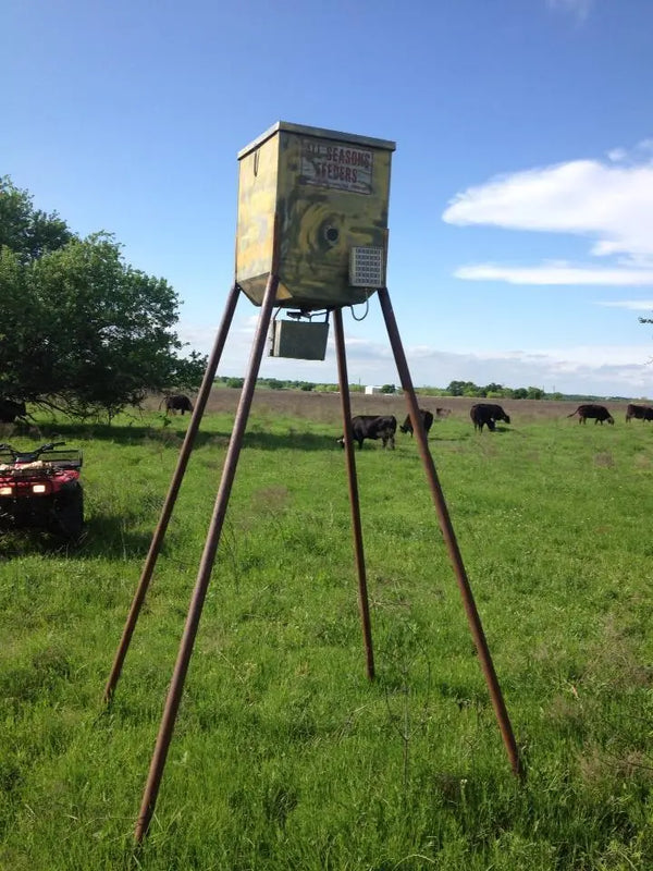 300lb Broadcast w/solar All Seasons Feeders Broadcast Feeder