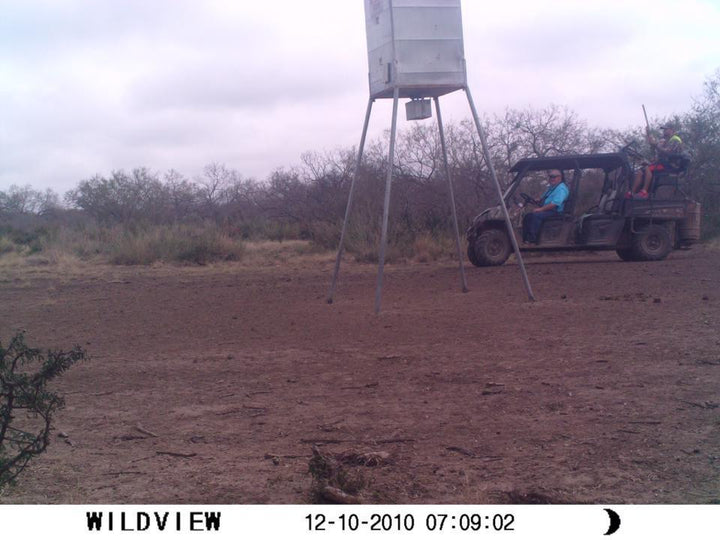 SolarPowered Deer Feeder 12V Solar Panel Deer Feeder All Seasons Feeders